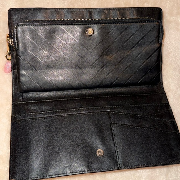 Victoria’s Secret Black Studded V-Quilt Women Wallet Magnetic Clasp Zipper Pouch - Picture 11 of 16